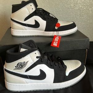 Jordan 1 SE black and white